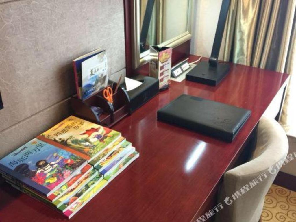 Chengdu Yinsheng International Hotel Supoqiao Екстер'єр фото