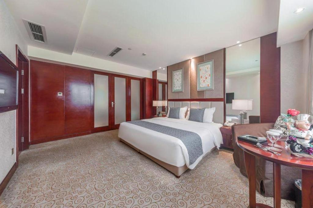 Chengdu Yinsheng International Hotel Supoqiao Екстер'єр фото