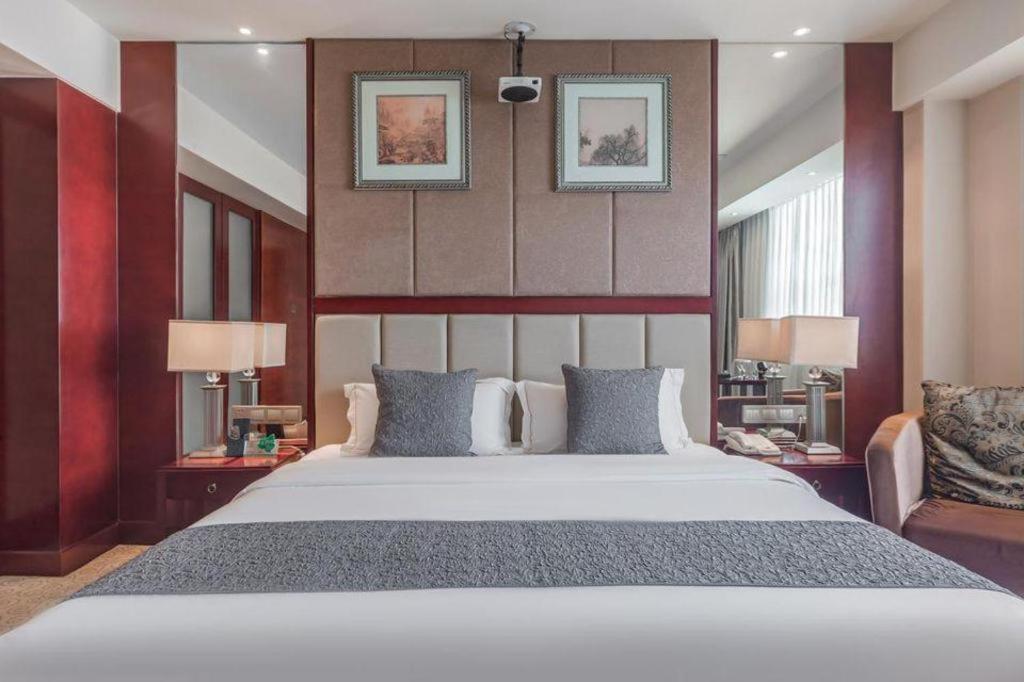 Chengdu Yinsheng International Hotel Supoqiao Екстер'єр фото