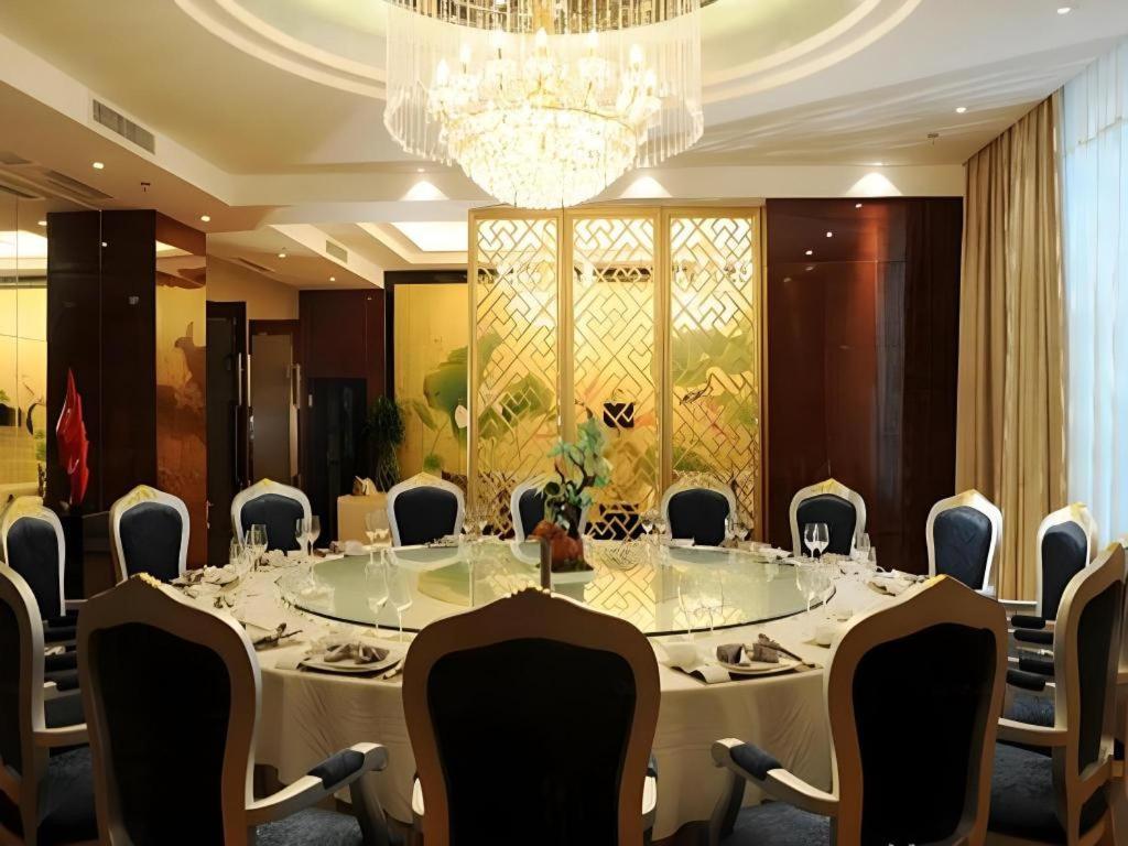 Chengdu Yinsheng International Hotel Supoqiao Екстер'єр фото