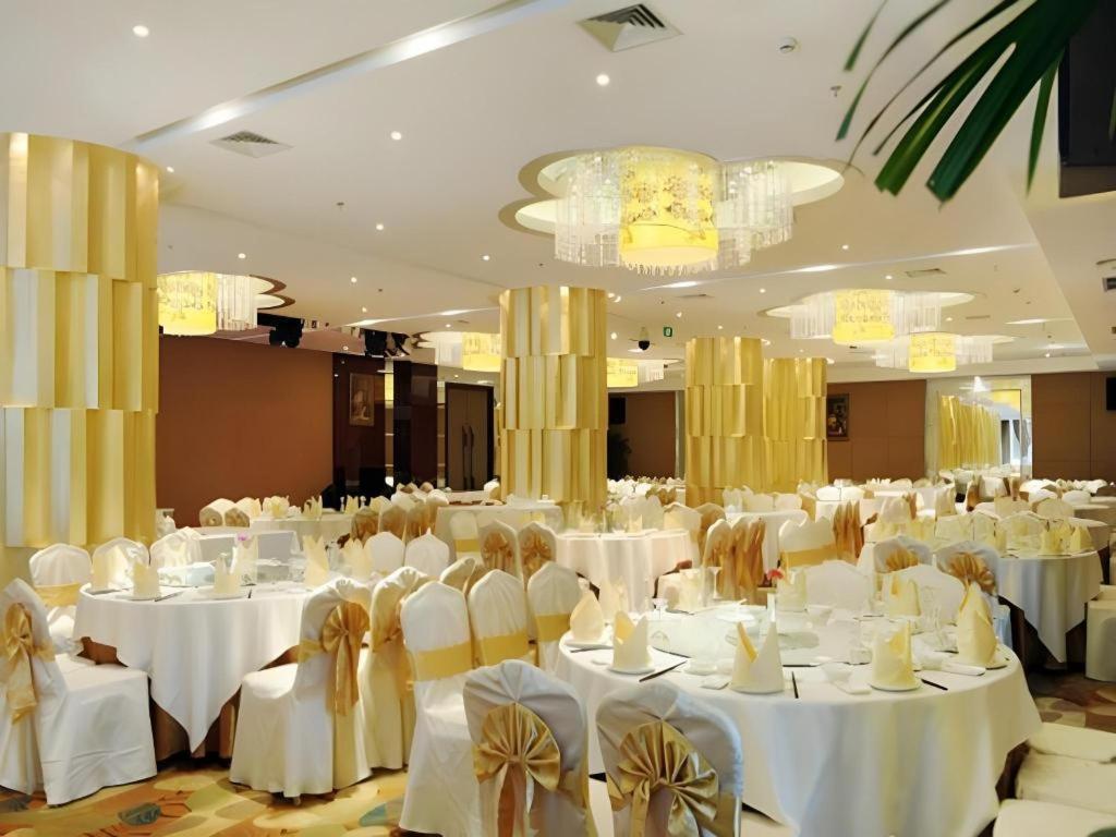 Chengdu Yinsheng International Hotel Supoqiao Екстер'єр фото